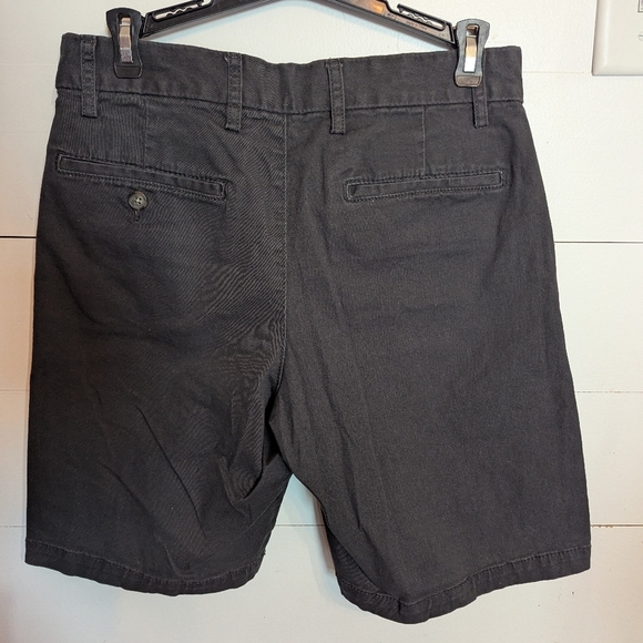 Old Navy Men's Dark Gray Chino Shorts - Picture 3 of 4